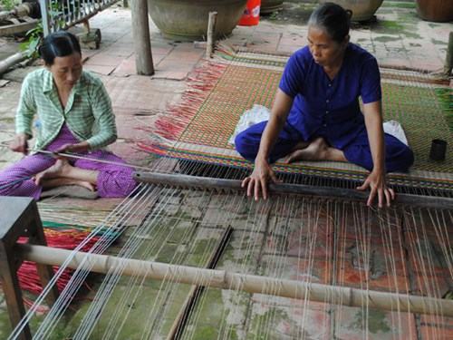 Vang danh làng chiếu ma