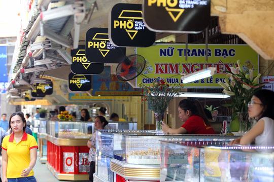 Đưa vào hoạt động phố vàng, bạc đầu tiên