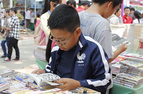 Giành lại bạn đọc nhí