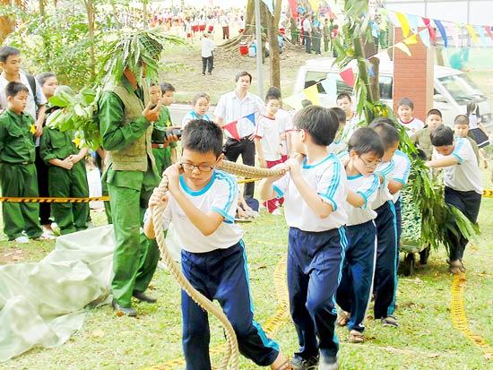 Vào mùa giữ trẻ dịp hè