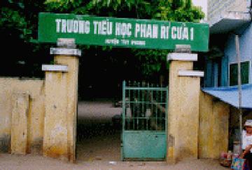 Vào tận trường, bắt cóc học sinh để cướp vàng