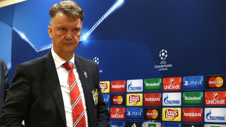 Về trễ 1 ngày, M.U gặp khó khăn lớn trước derby