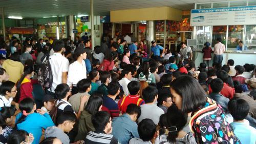 Vé tàu, xe Tết: Bán tại trường cho sinh viên