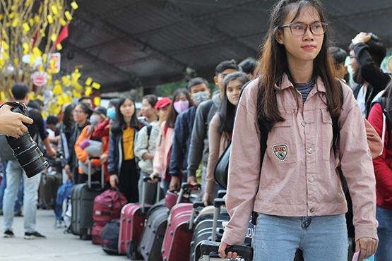 Đưa sinh viên về với… Tết