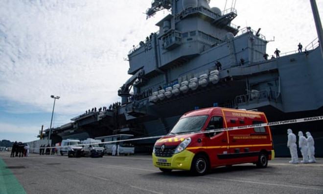 Vì Covid-19, Pháp cách ly 1.900 thủy thủ, khử trùng toàn bộ tàu sân bay