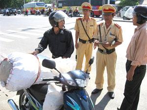 Vi phạm hành chính về giao thông đường bộ: Luôn là vấn đề bức xúc