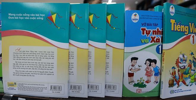 Sau 2 tháng triển khai chương trình SGK lớp 1, có nhiều ý kiến của phụ huynh, cử tri, dư luận về SGK tiếng Việt lớp 1 		 /// ẢNH: NGỌC DƯƠNG  