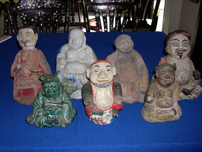 Rất nhiều ông Địa nhưng mỗi ông đều có gương mặt khác nhau. /// Ảnh: Hoàng Phương