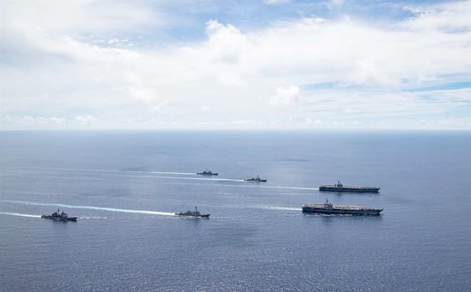 Hai nhóm tác chiến tàu sân bay Mỹ lập đội hình trong cuộc tập trận ở Biển Đông hồi tháng 7 /// Hải quân Mỹ