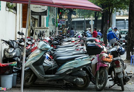 Ngưng hoạt động tất cả bãi giữ xe trên vỉa hè TP.HCM