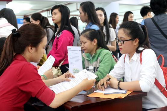 500 đầu việc cho sinh viên tại ngày hội việc làm Trường CĐ Bách Việt