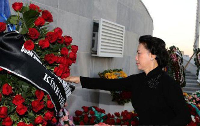 Tại Cuba: Chủ tịch Quốc hội Nguyễn Thị Kim Ngân viếng di hài lãnh tụ Fidel Castro