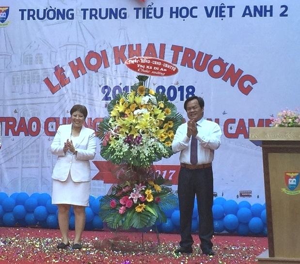 Trường Trung tiểu học Việt Anh 2 tưng bừng chào năm học mới