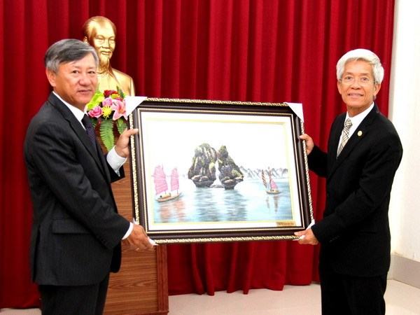 Việt kiều Savannakhet chăm lo việc học cho con em