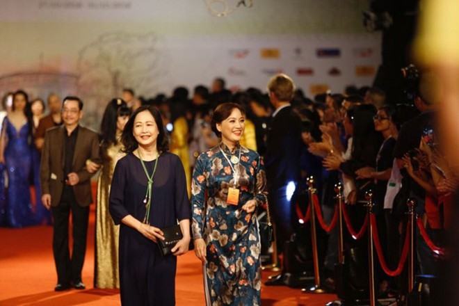 Các nghệ sĩ trên thảm đỏ lễ khai mạc LHP quốc tế Hà Nội năm 2018 /// Ảnh: Ngọc Thắng