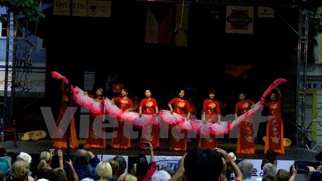 Việt Nam gây ấn tượng ở Liên hoan Nghệ thuật dân gian quốc tế