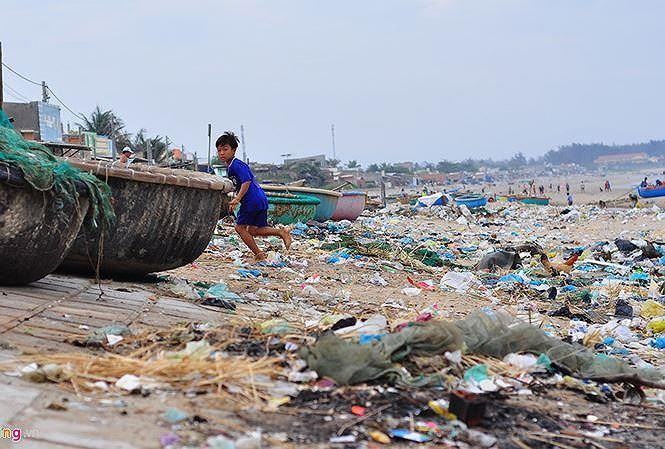 Việt Nam phát động cuộc chiến với rác thải nhựa