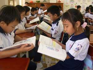 Viết sách giáo khoa: Bộ nên đứng bên ngoài