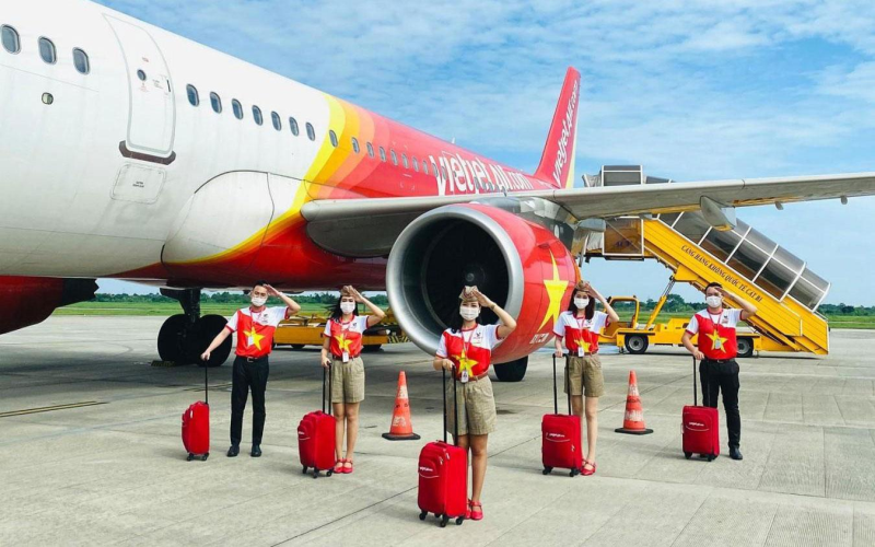 Vietjet khôi phục 48 đường bay nội địa, miễn phí xét nghiệm - ảnh 1