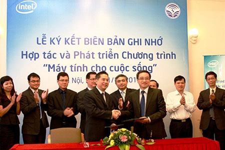 Viettel tham gia chương trình “Máy tính cho cuộc sống”