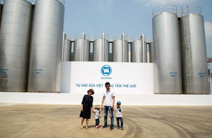 Hệ thống bồn lạnh có dung tích lớn chứa được hơn 1450 tấn sữa tươi tại Nhà máy sữa của VN của Vinamilk. Từ hệ thống bồn này sẽ đưa sữa tươi nguyên liệu vào sản xuất và đến tay người tiêu dùng sau đó.