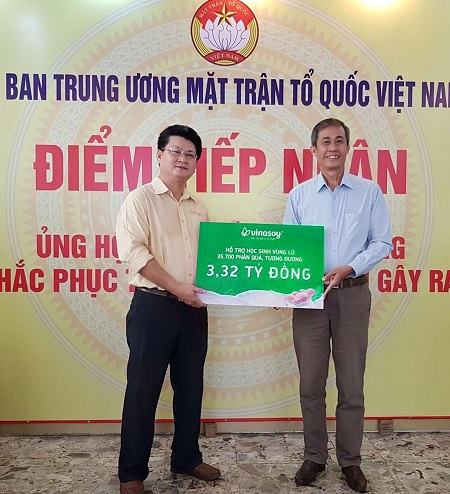 Vinasoy chung tay tiếp sức trẻ em vùng bão lũ đến trường