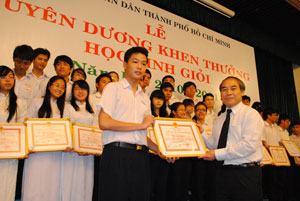 Vinh danh 237 “bông hoa điểm 10”