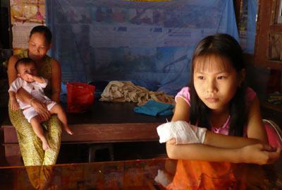 Vĩnh Long: “Ăn cắp” tiền của bà ngoại, bé gái bị cậu chặt cụt tay