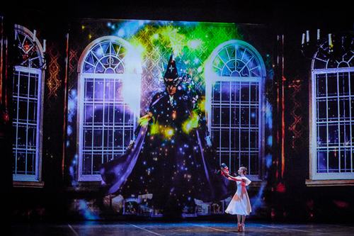 Vở ballet Hồ thiên nga được trình diễn ở Hà Nội