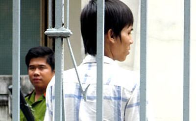 Vợ cũ tố chồng làm có con khi mới 15 tuổi