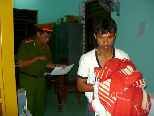 Vợ không nghe lời, ném chết con