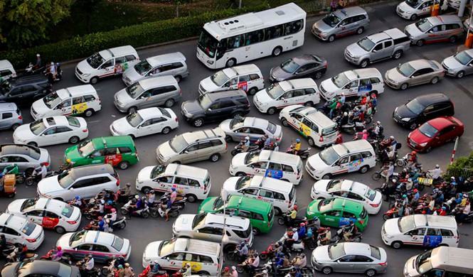 TP.HCM đang chịu áp lực giao thông rất lớn /// Ảnh: Ngọc Dương