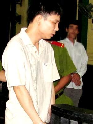 Vờ xin nước, hại đời bé gái hàng xóm