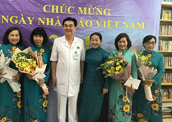 Lãnh đạo TP.HCM thăm lớp học tình thương tại Bệnh viện Ung Bướu