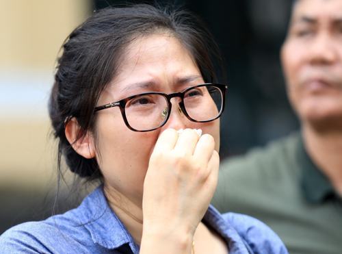 Người thân bị cáo sau phiên tòa. Ảnh: Thành Nguyễn.