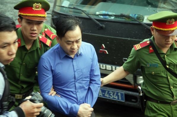 Vũ nhôm và dàn cựu lãnh đạo Ngân hàng Đông Á ra tòa Vu nhom va dan cuu lanh dao Ngan hang Dong A ra toa