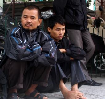 Vụ xe Honda nổ: Đau đớn ch&aacute;u b&eacute; phải cắt ch&acirc;n