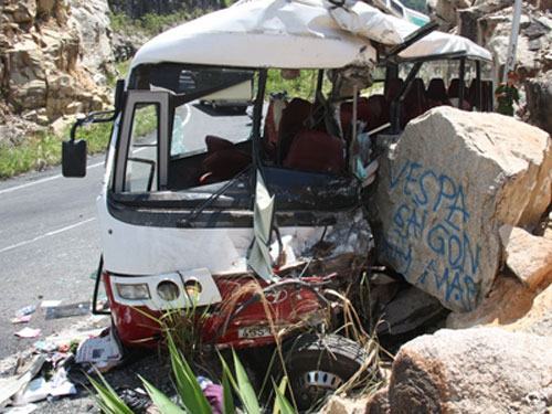 Vụ xe khách đâm vào vách núi: Không giám sát được tốc độ của xe