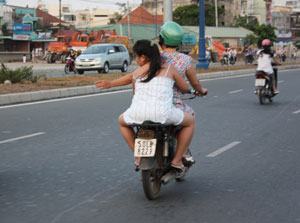 Vừa tuyên truyền vừa xử phạt