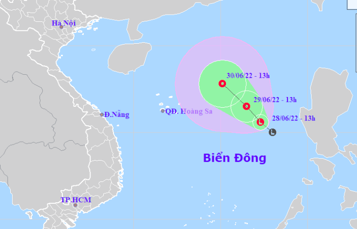 Vùng áp thấp trên Biển Đông sẽ mạnh lên thành áp thấp nhiệt đới, gió giật cấp 8 - ảnh 1