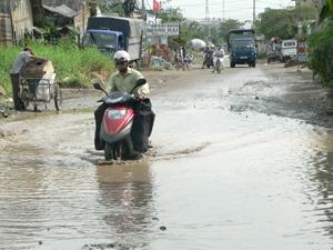 Tuy trời không mưa, nhưng đoạn đường này luôn ngập nước 