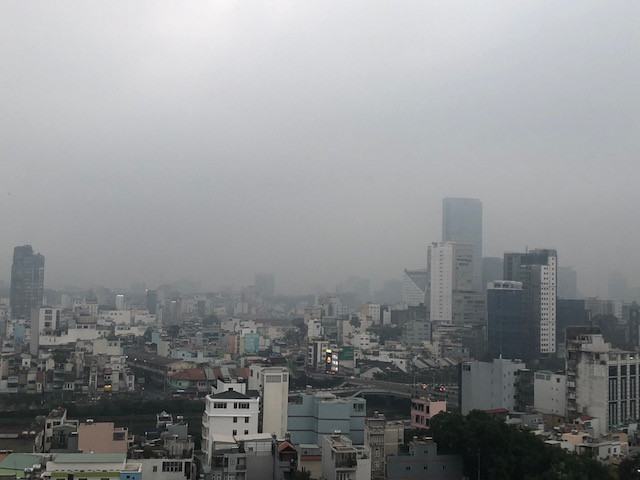 Vượt mặt Hà Nội, TP.HCM vào top đầu ô nhiễm không khí