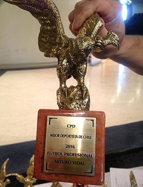 Danh hiệu cá nhân của Chile năm 2016 gọi tên Vidal