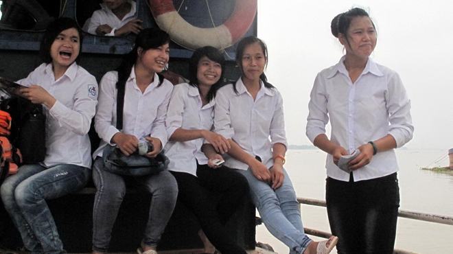 Vượt sông đến với ước mơ