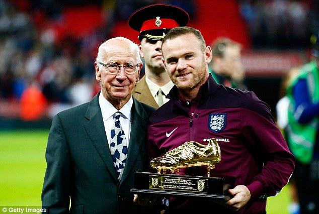 Wayne Rooney rạng rỡ nhận Chiếc giày vàng
