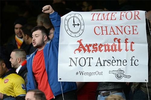 Wenger muốn CĐV Arsenal quên đi bảng điểm Ngoại hạng Anh