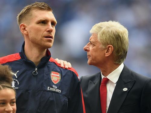 Wenger trở lại cầm quân ở Đức