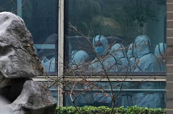 Các thành viên của nhóm WHO đến thăm Trung tâm Kiểm soát và Phòng ngừa Dịch bệnh Động vật Hồ Bắc ở Vũ Hán vào ngày 2/2