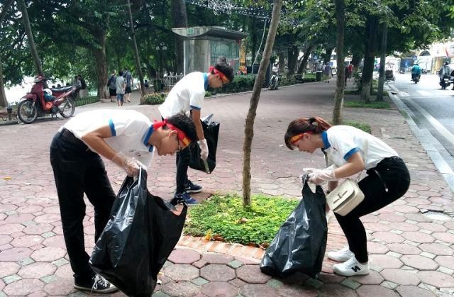 Sinh viên mít tinh hưởng ứng Ngày du lịch thế giới 2015