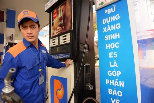 Giá xăng trước áp lực tiếp tục tăng giá